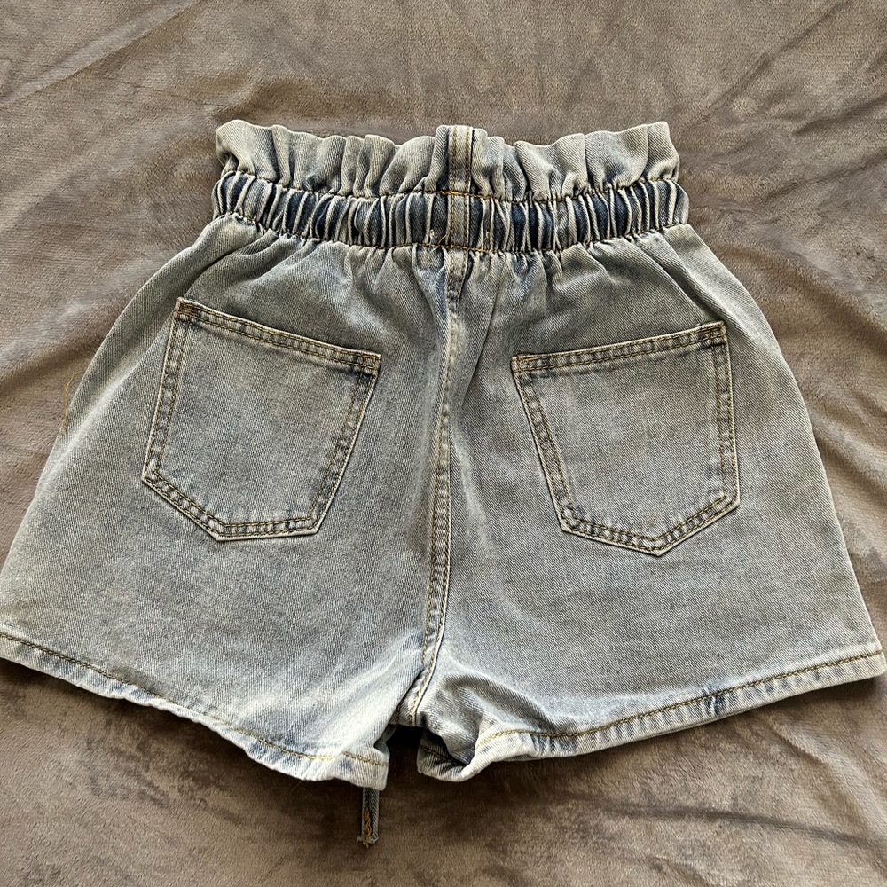 Shorts w/ Scrunched Ruffles - Picture 2 of 3